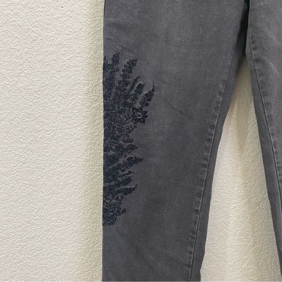 FREE PEOPLE We The Free OB737354 Embroidered Girlfriend Jeans Size 29 - Picture 12 of 16